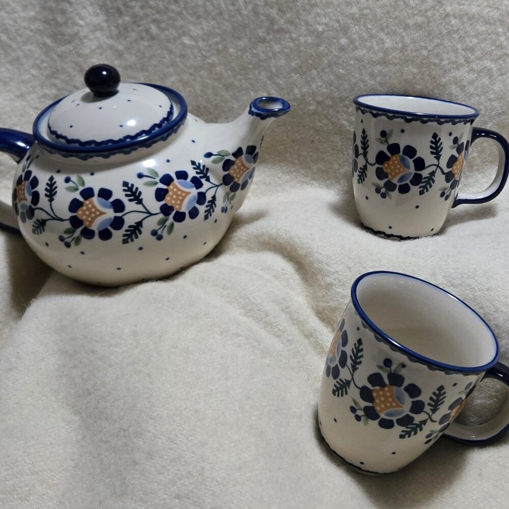 Share Boleslawiec Polish Pottery Coneflower Blue 92 teapot and matching mug set